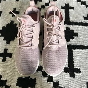 Blush colored Nike roshe tennis shoes
